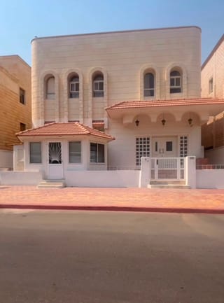للبيع بيت في مبارك الكبير