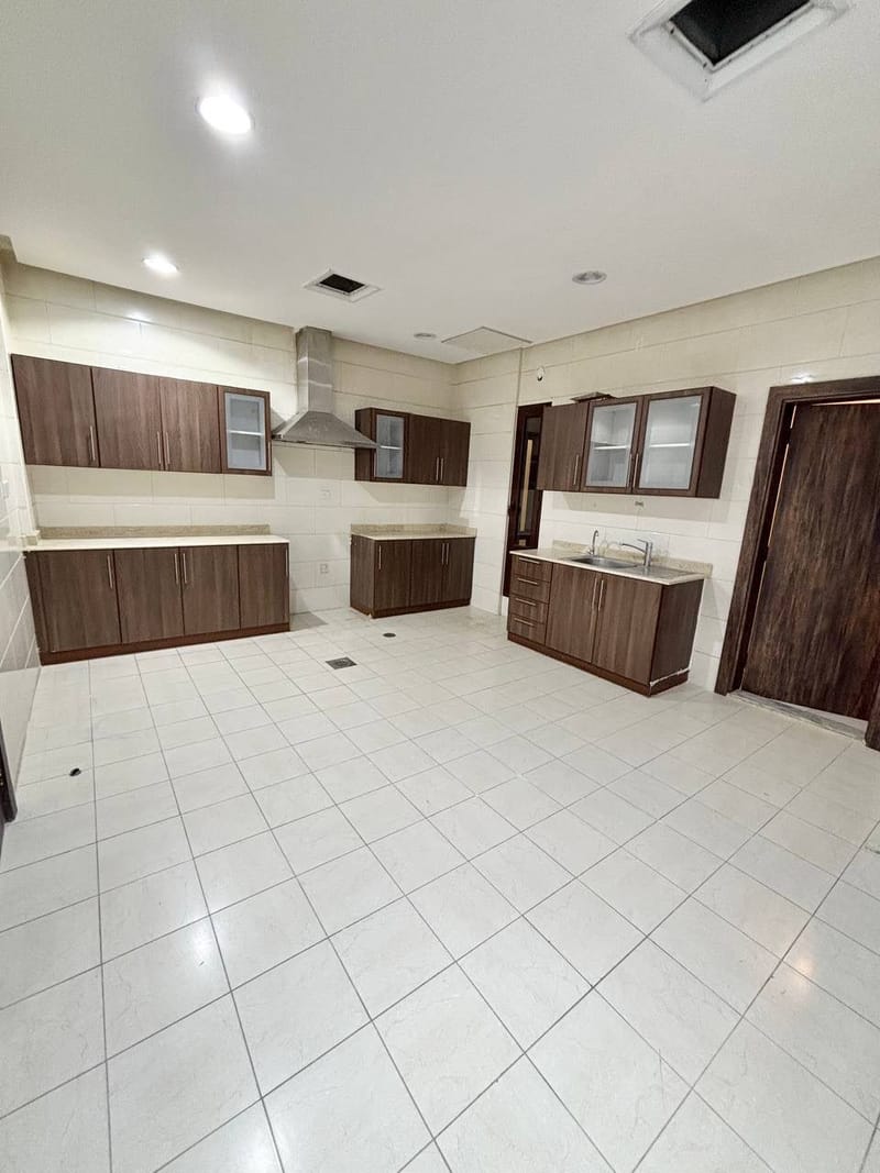Floor For Rent in Zahra — 4