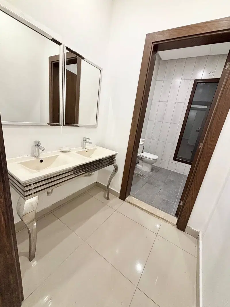 Floor For Rent in Zahra — 2